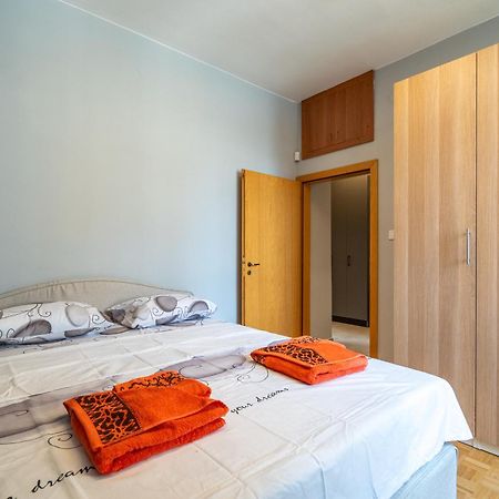 Downtown Apartment Eymi София Екстериор снимка