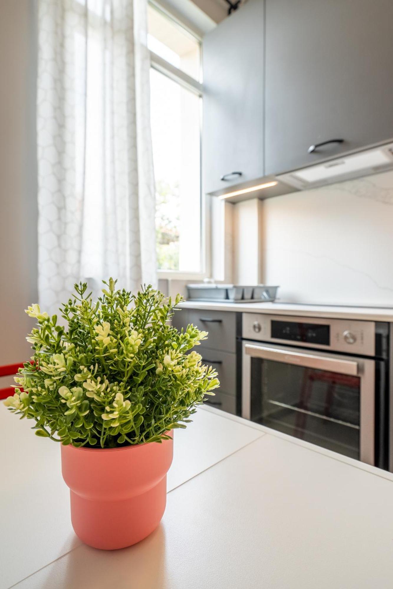 Downtown Apartment Eymi София Екстериор снимка