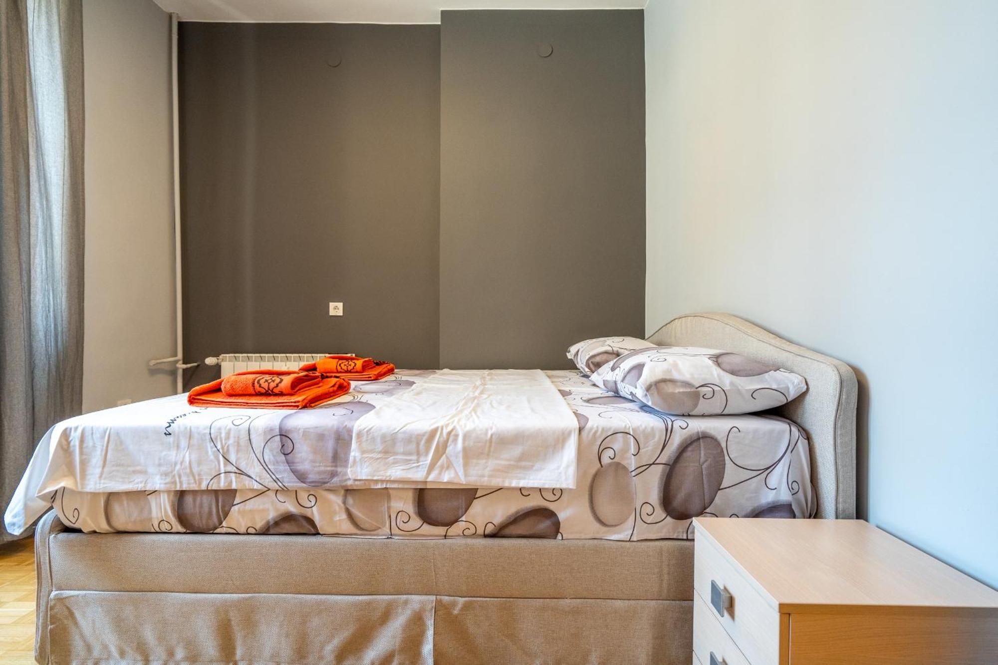 Downtown Apartment Eymi София Екстериор снимка