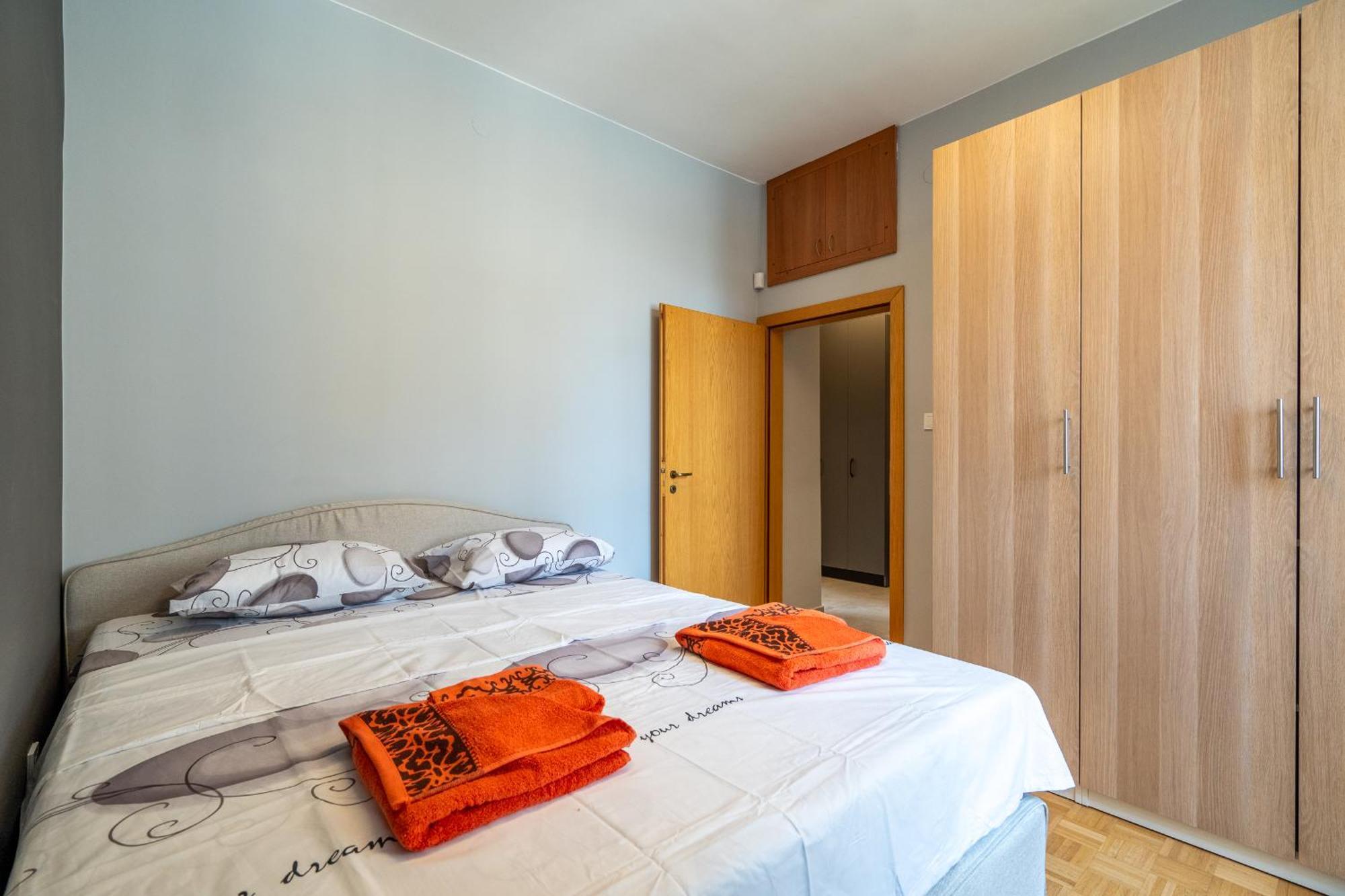 Downtown Apartment Eymi София Екстериор снимка