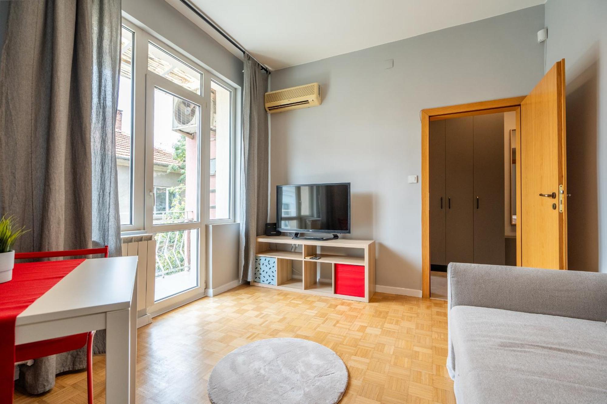 Downtown Apartment Eymi София Екстериор снимка