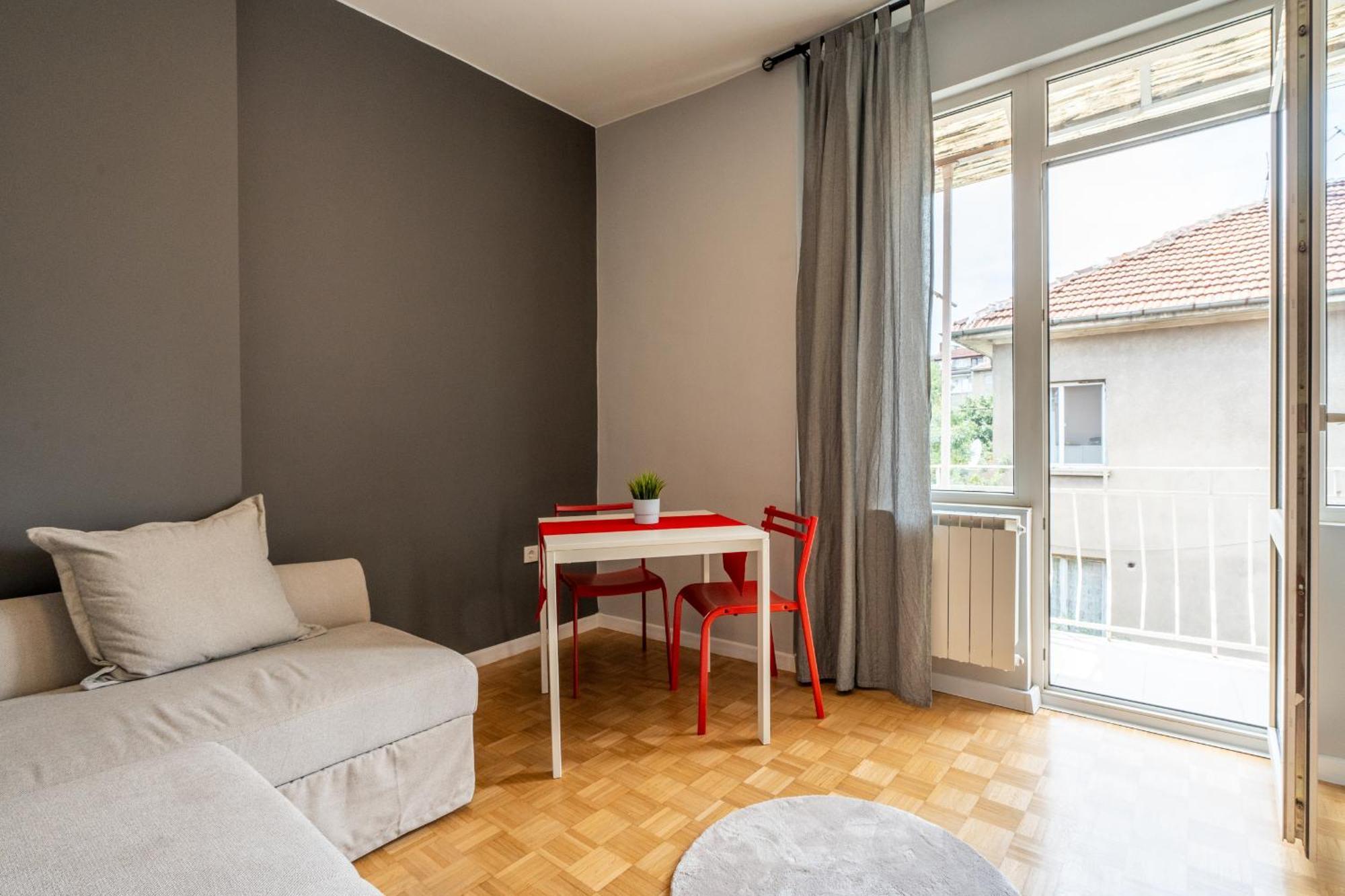 Downtown Apartment Eymi София Екстериор снимка