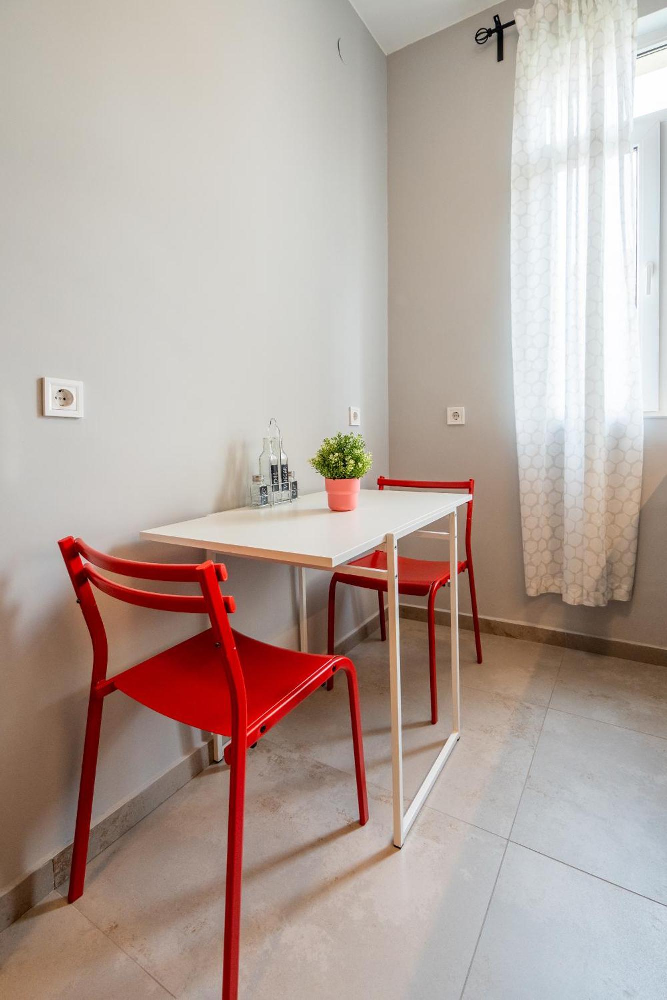 Downtown Apartment Eymi София Екстериор снимка