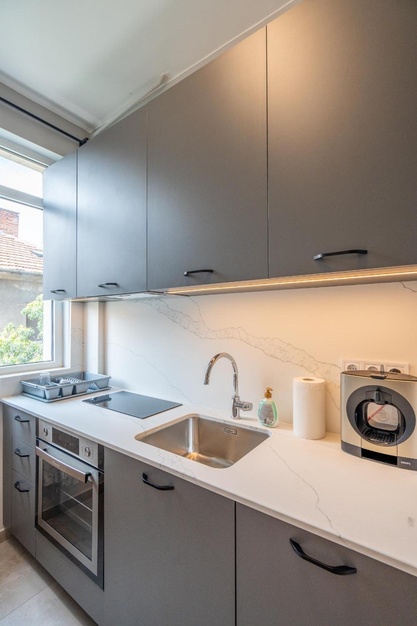 Downtown Apartment Eymi София Екстериор снимка