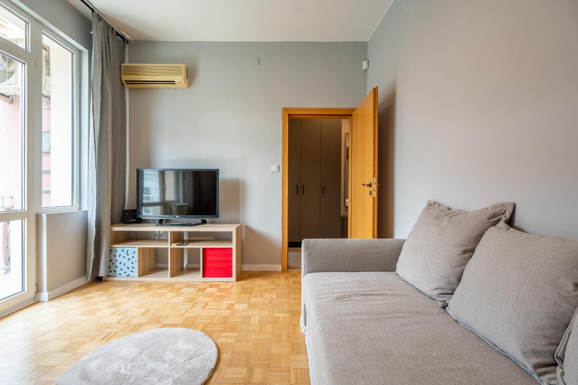 Downtown Apartment Eymi София Екстериор снимка