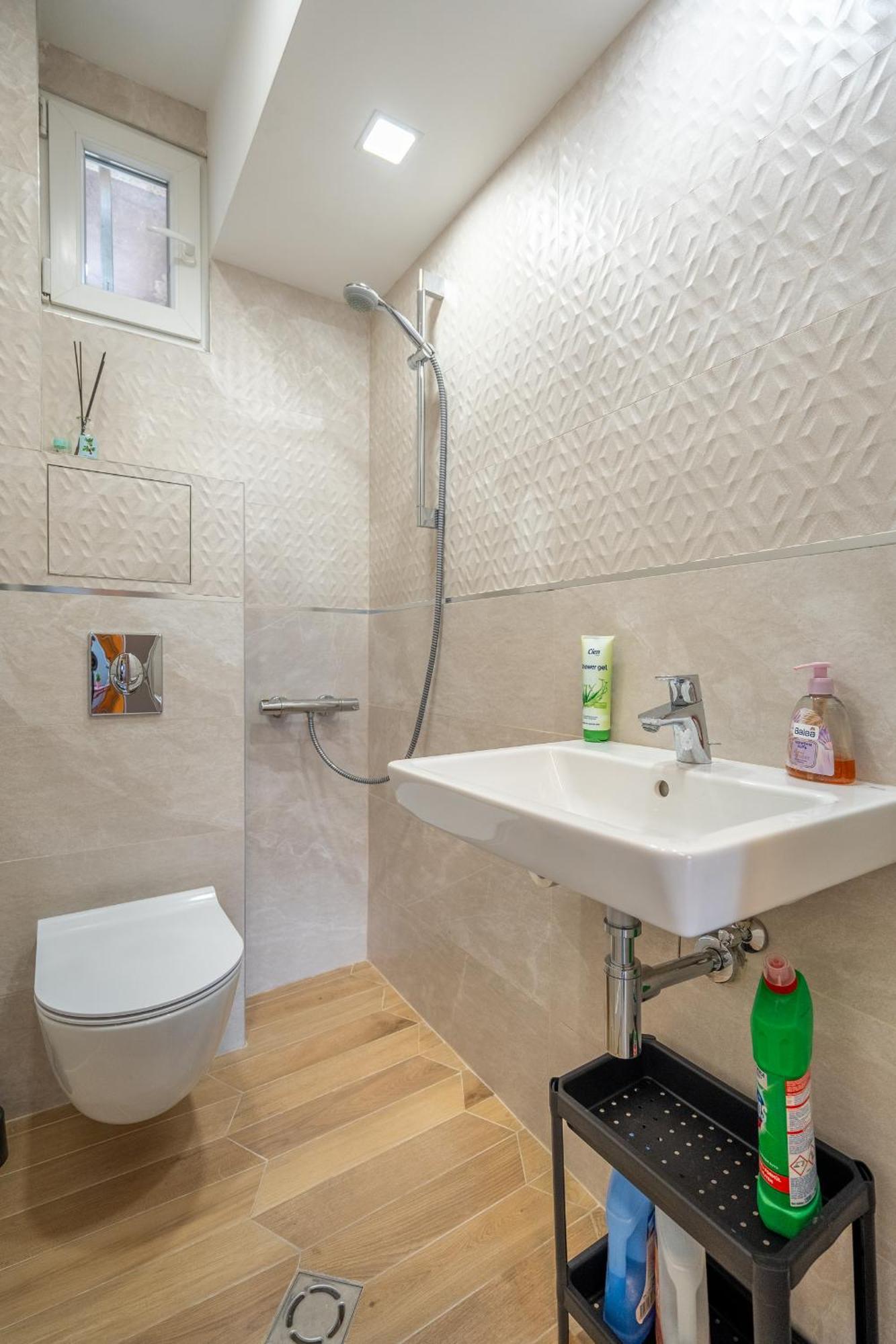 Downtown Apartment Eymi София Екстериор снимка