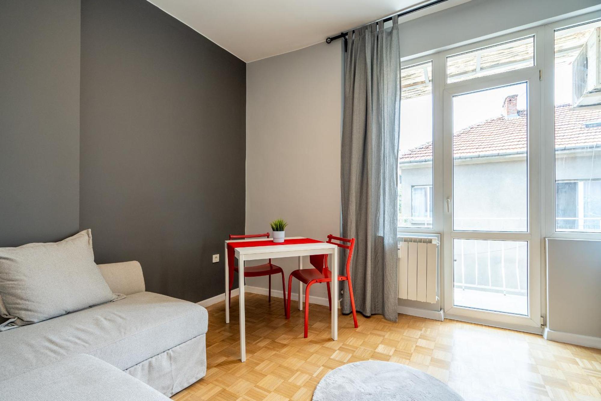 Downtown Apartment Eymi София Екстериор снимка