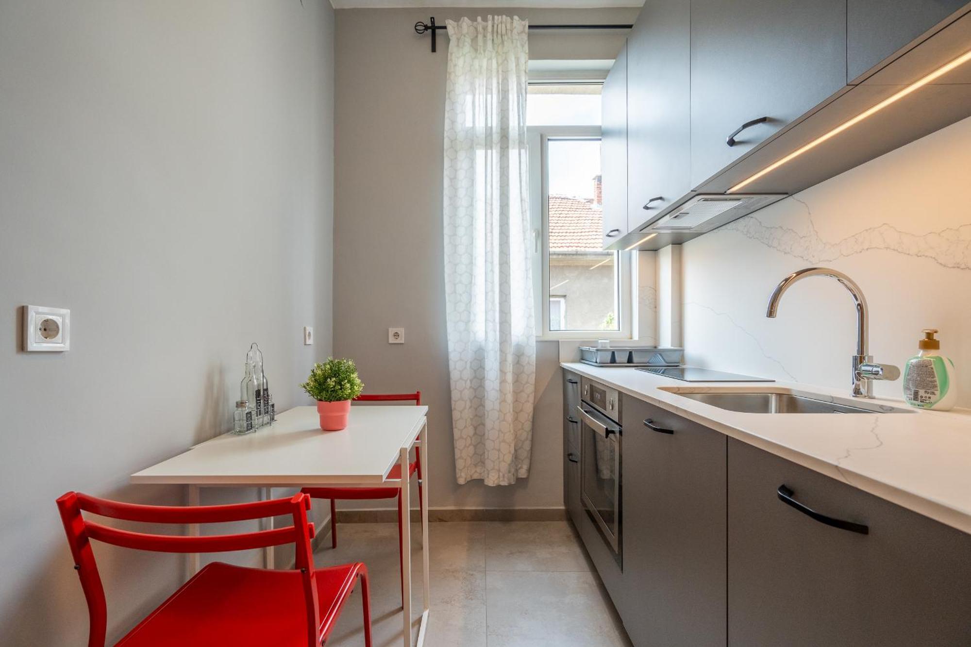 Downtown Apartment Eymi София Екстериор снимка