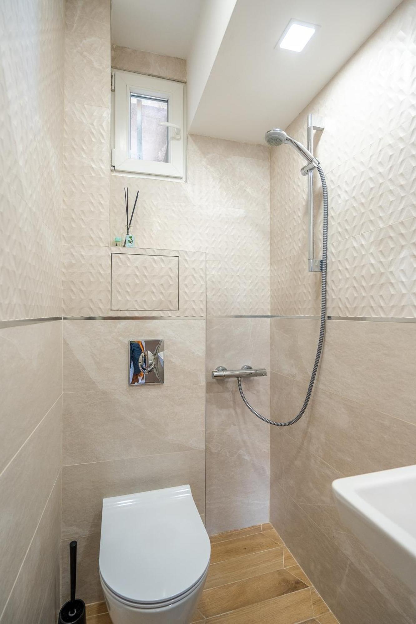 Downtown Apartment Eymi София Екстериор снимка
