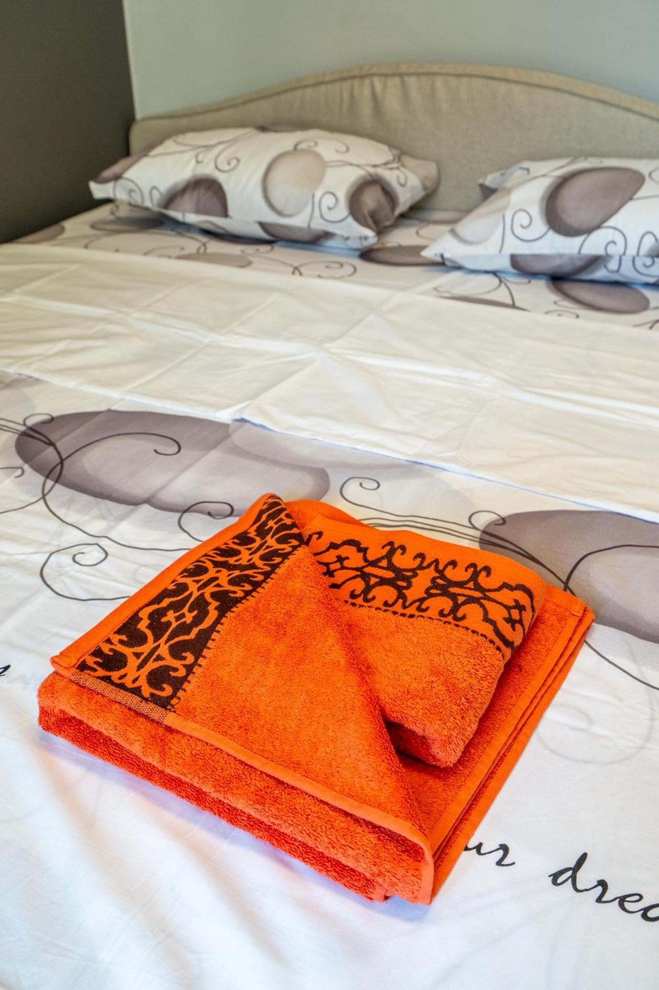 Downtown Apartment Eymi София Екстериор снимка