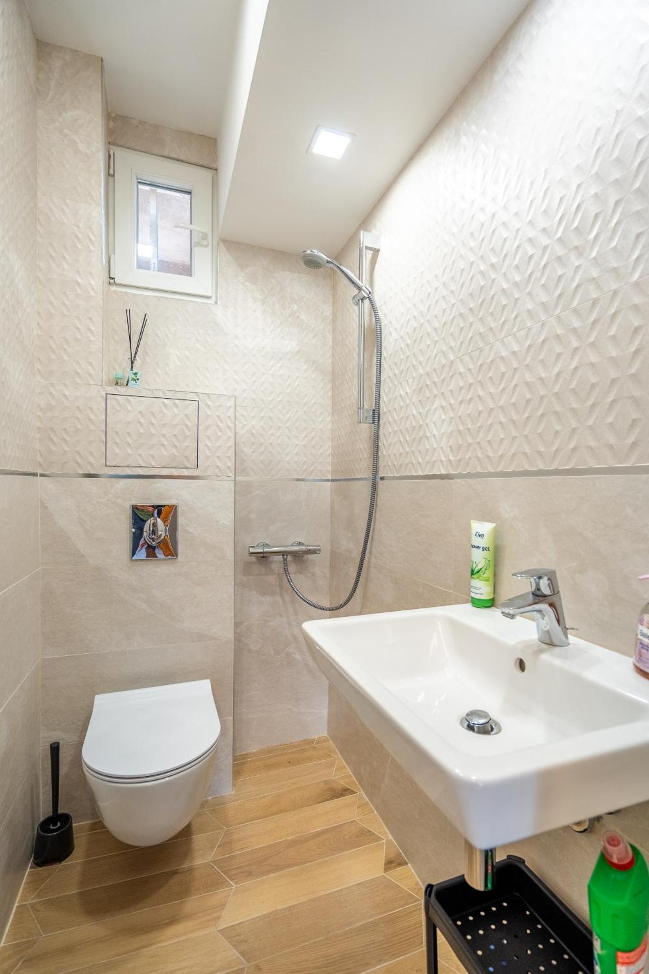 Downtown Apartment Eymi София Екстериор снимка