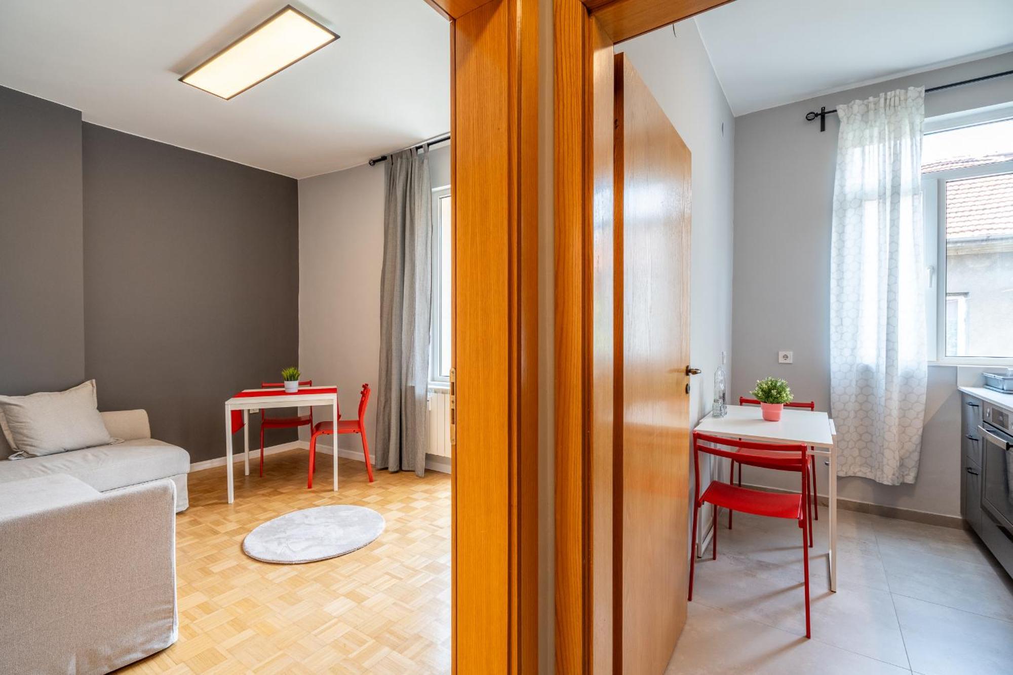 Downtown Apartment Eymi София Екстериор снимка